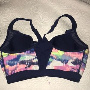 Victoria's Secret Intimates & Sleepwear - VSX Sports Bra Size 34DD Victoria's Secret Intimates & Sleepwear - VSX Sports Bra Size 34DD